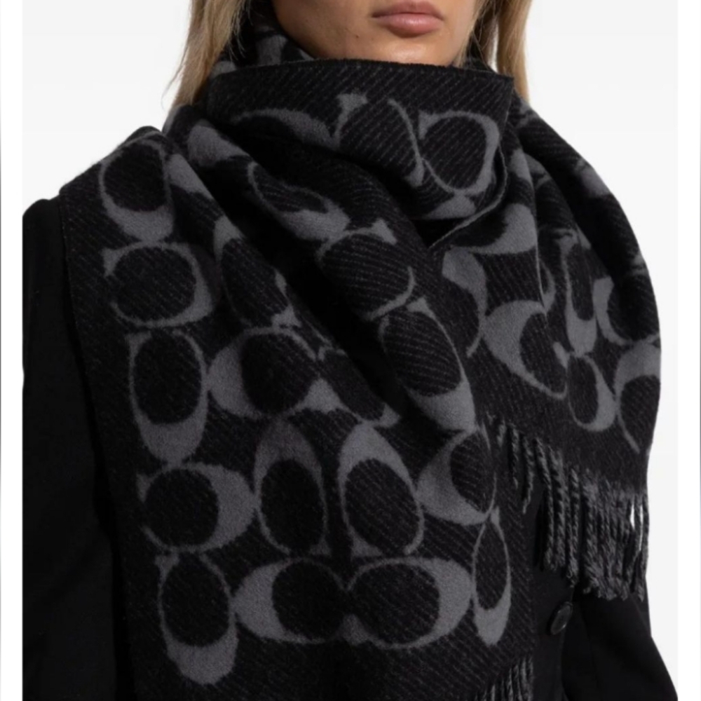 COACH 100% Cashmere C Logo Print Dark Grey + Light Grey Fringed Scarf Mu…
